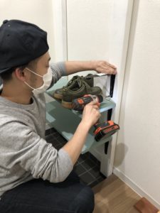 棚の取り付け　DIY